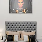 Luxury Apartment *