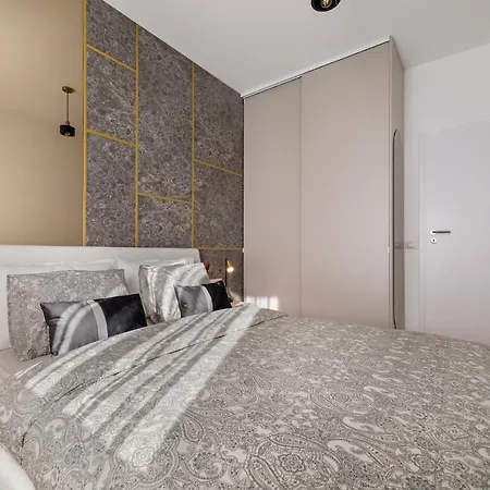 Luxury * Βουκουρέστι