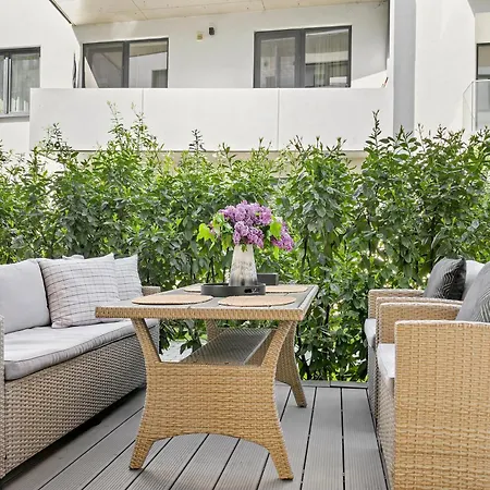 Luxury Apartment *