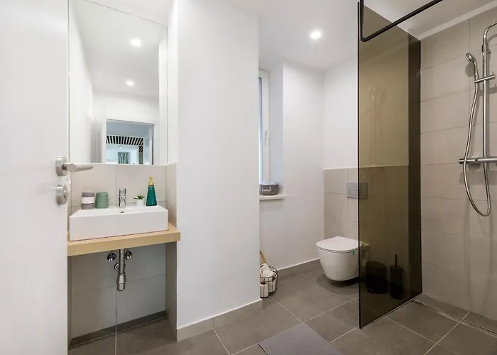 Luxury بوخارست